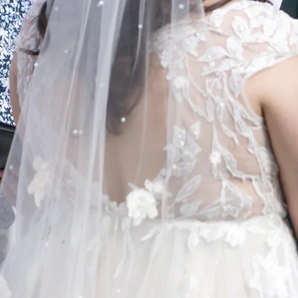 Galina Signature Ivory Wedding Dress Size 18 - Picture 3 of 7